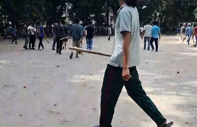 Clashes broke out between the students and job seekers and the leaders and activists of Bangladesh Chhatra League in front of Bijoy Ekattor Hall at Dhaka University on 15 July 2024